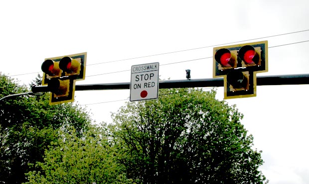 A new crosswalk system that uses flashing lights has some confused. (Chris Sullivan, 成人X站 Radio)...