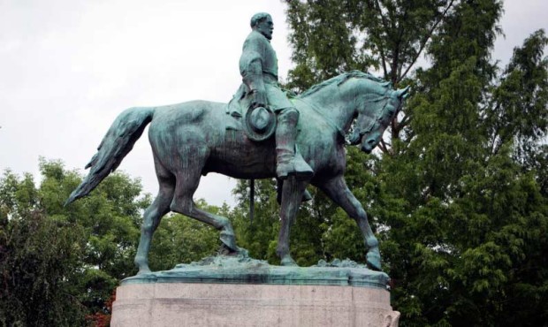 Robert E Lee statue...