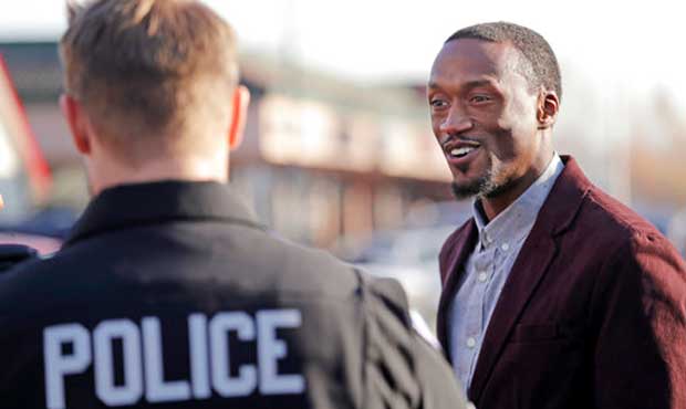 Byron Ragland, right, talks with Kirkland police Sgt. Eric Karp Nov. 20, 2018 near a frozen-yogurt ...