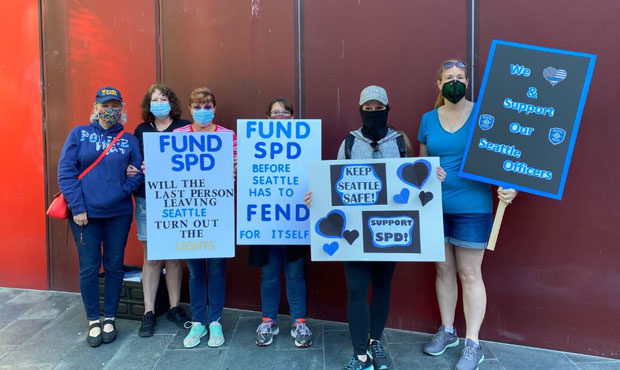 Protesters, SPD...
