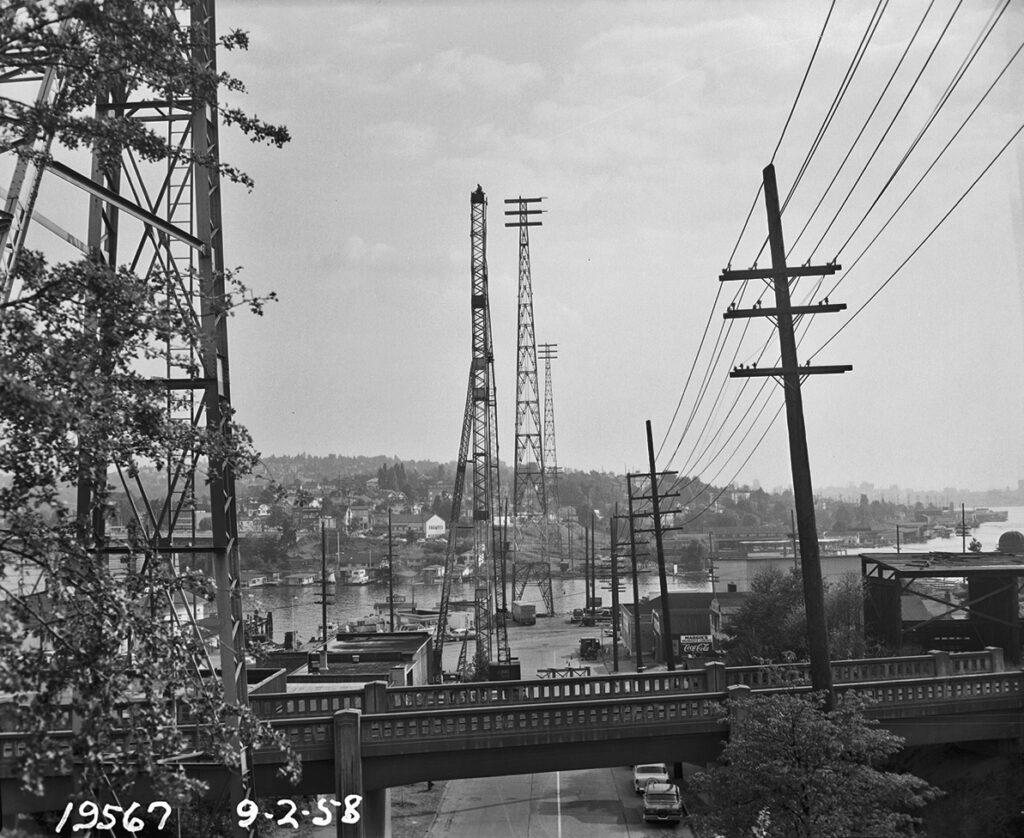 01-Towers-before-bridge-58851-