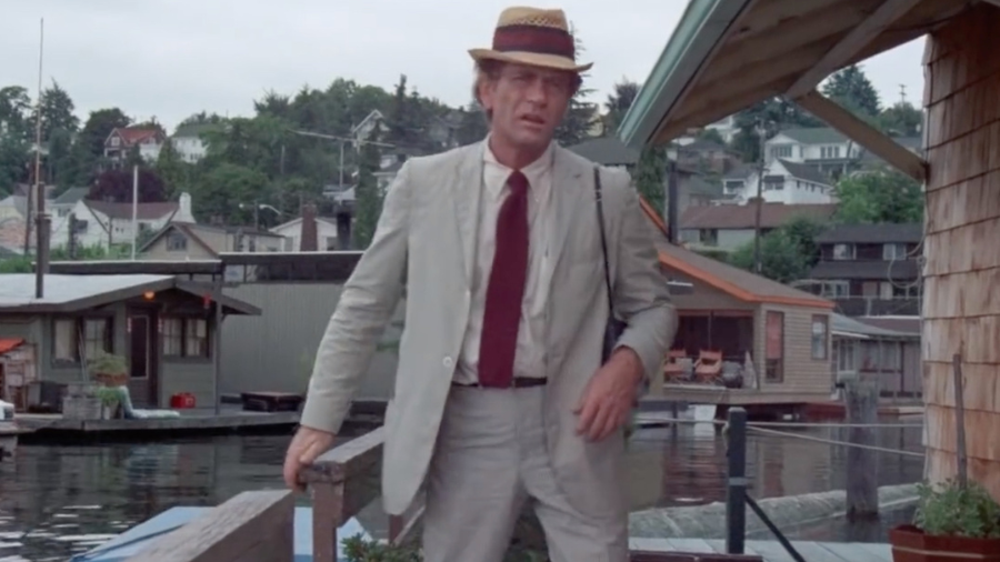 Image: Carl Kolchak, played by Darren McGavin, searches for clues among the houseboats on Portage B...