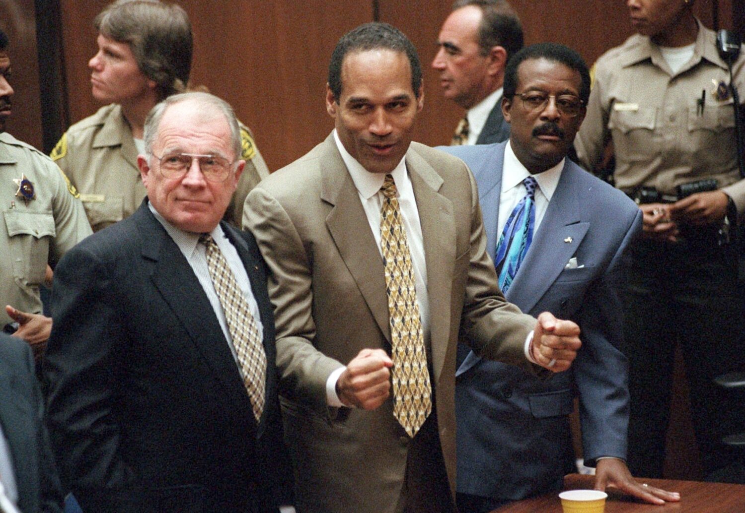 FILE - O.J. Simpson, flanked by defense attorneys F. Lee Bailey, left, and Johnnie L. Cochran Jr., ...