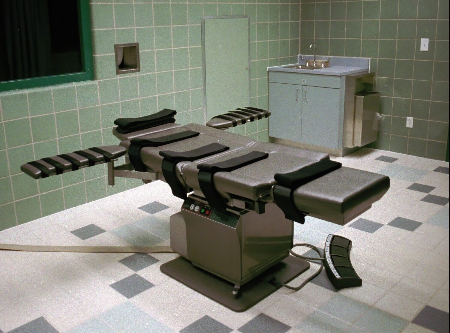 FILE - FILE - The interior of the execution chamber in the U.S. Penitentiary in Terre Haute, Ind., ...