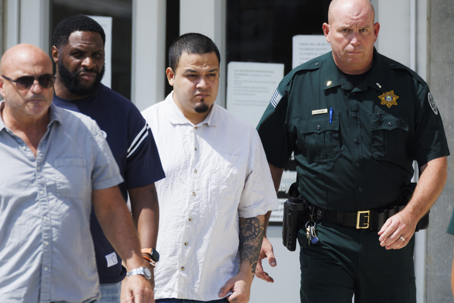 Kilmar Abrego Garcia , second right, leaves the Putnam County Jail, Friday, Aug. 22, 2025, in Cooke...