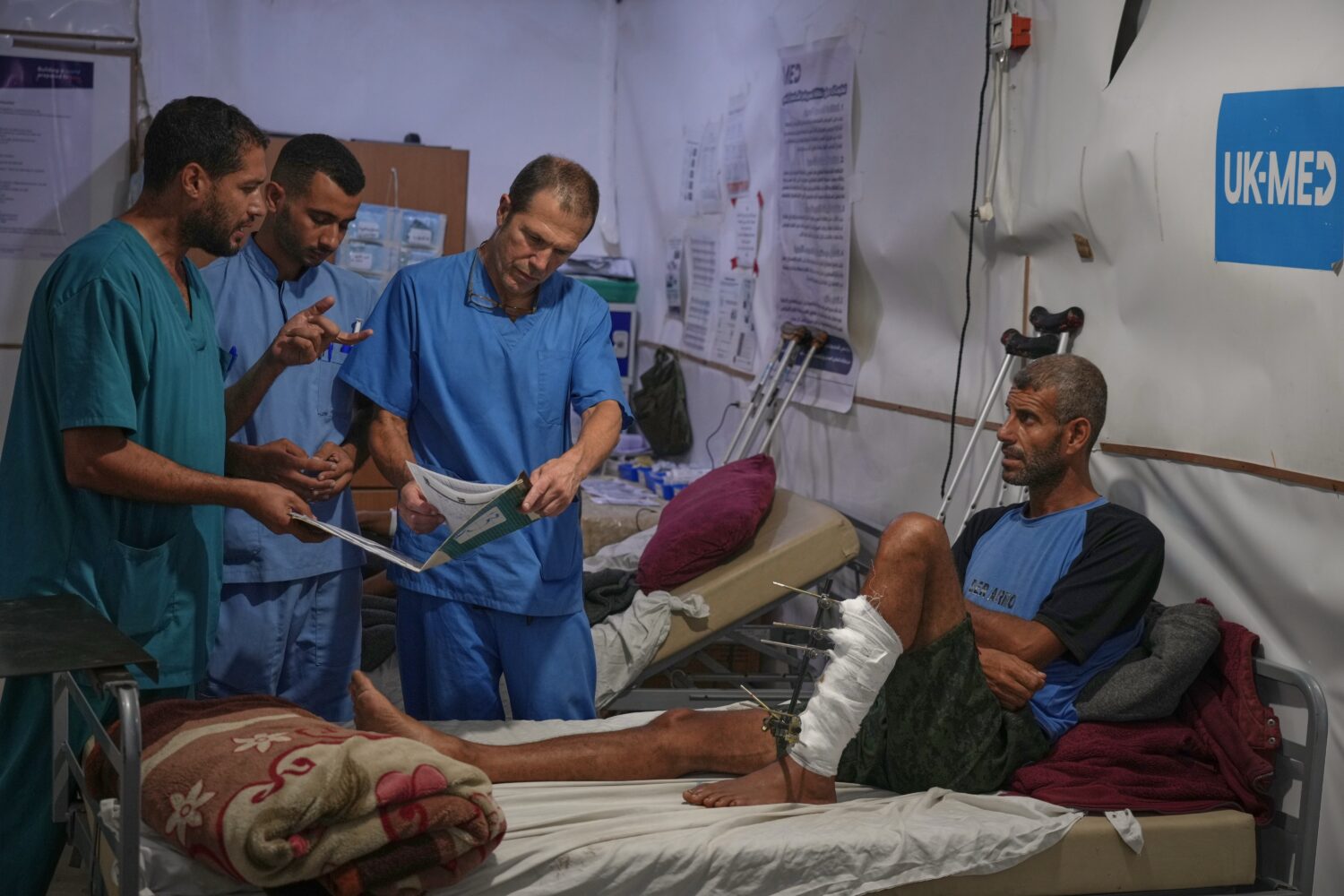 Dr. Paul Ransom of the British humanitarian medical NGO UK-Med, assisted by local medical staff, tr...