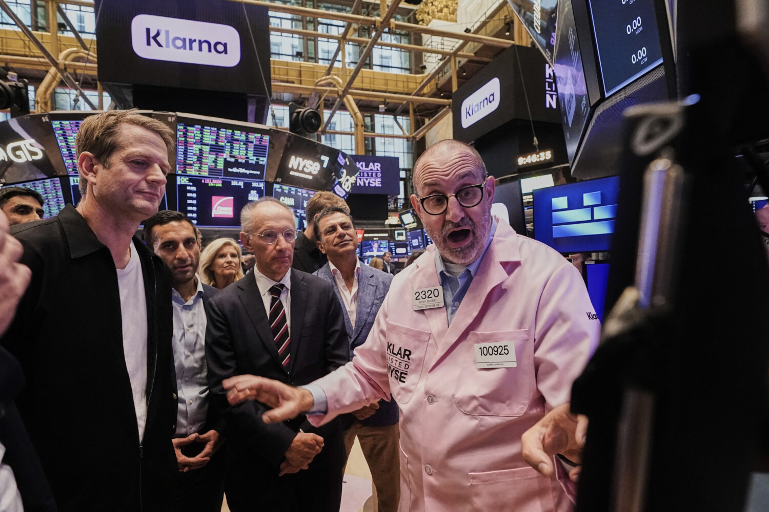 Klarna CEO Sebastian Siemiatkowski, left and company Chairman Michael Moritz, center, meet with spe...