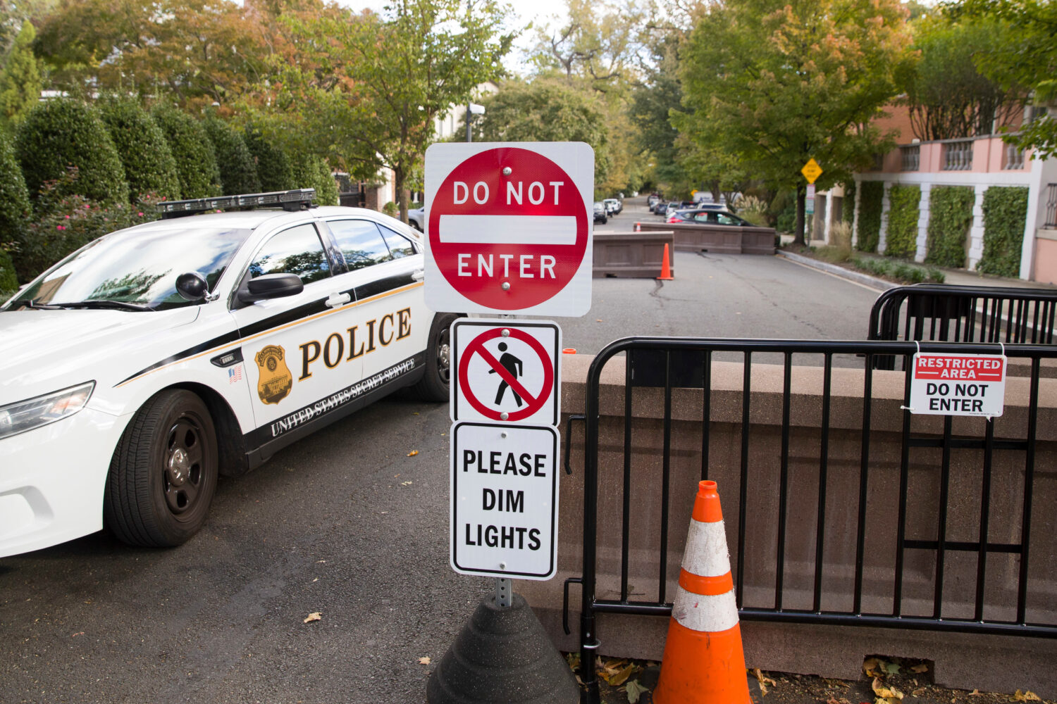 FILE - An officer with the Uniform Division of the United States Secret Service sits in his car at ...