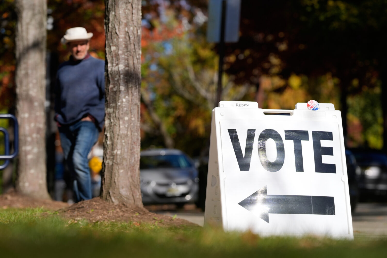 A sign is displayed outside a polling site in River Edge, N.J., Tuesday, Nov. 4, 2025. (AP Photo/Se...