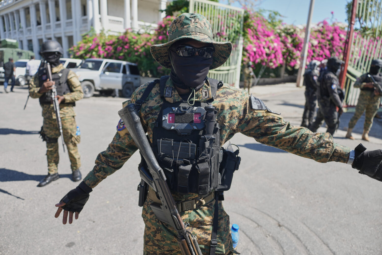 Members of the National Palace General Security Unit (USGPN) set up a security perimeter as Transit...