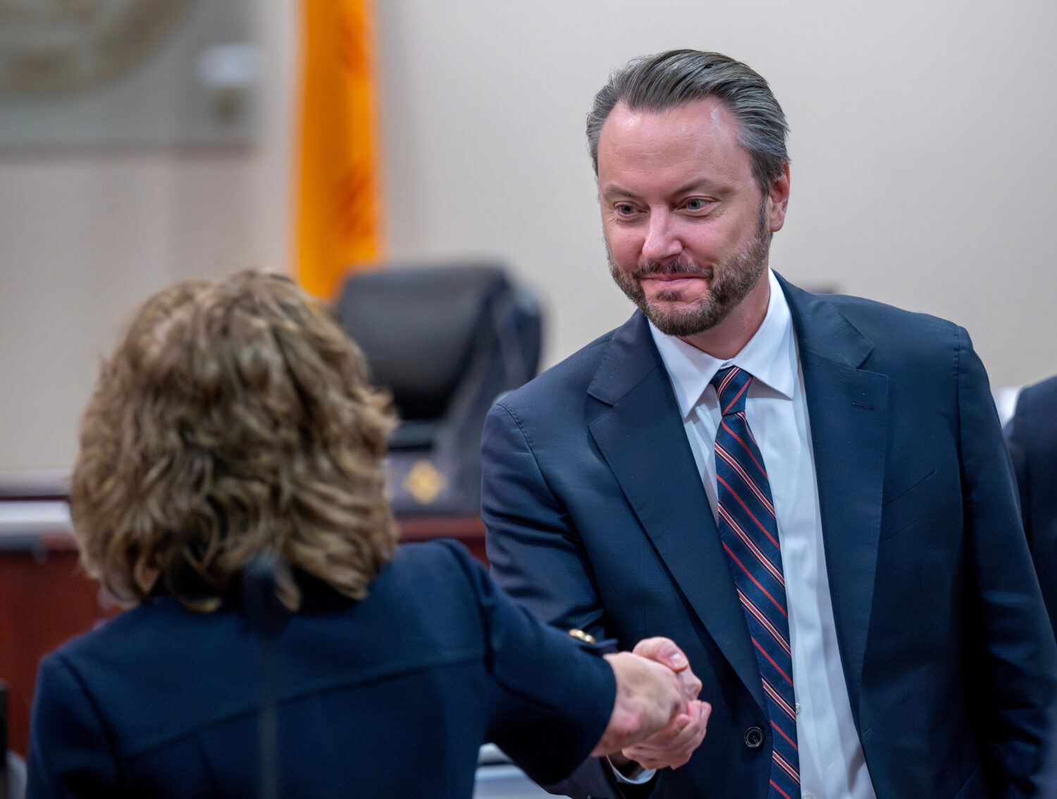 Linda Singer, an attorney representing the plaintiff, left, shakes hands with attorney Kevin Huff, ...