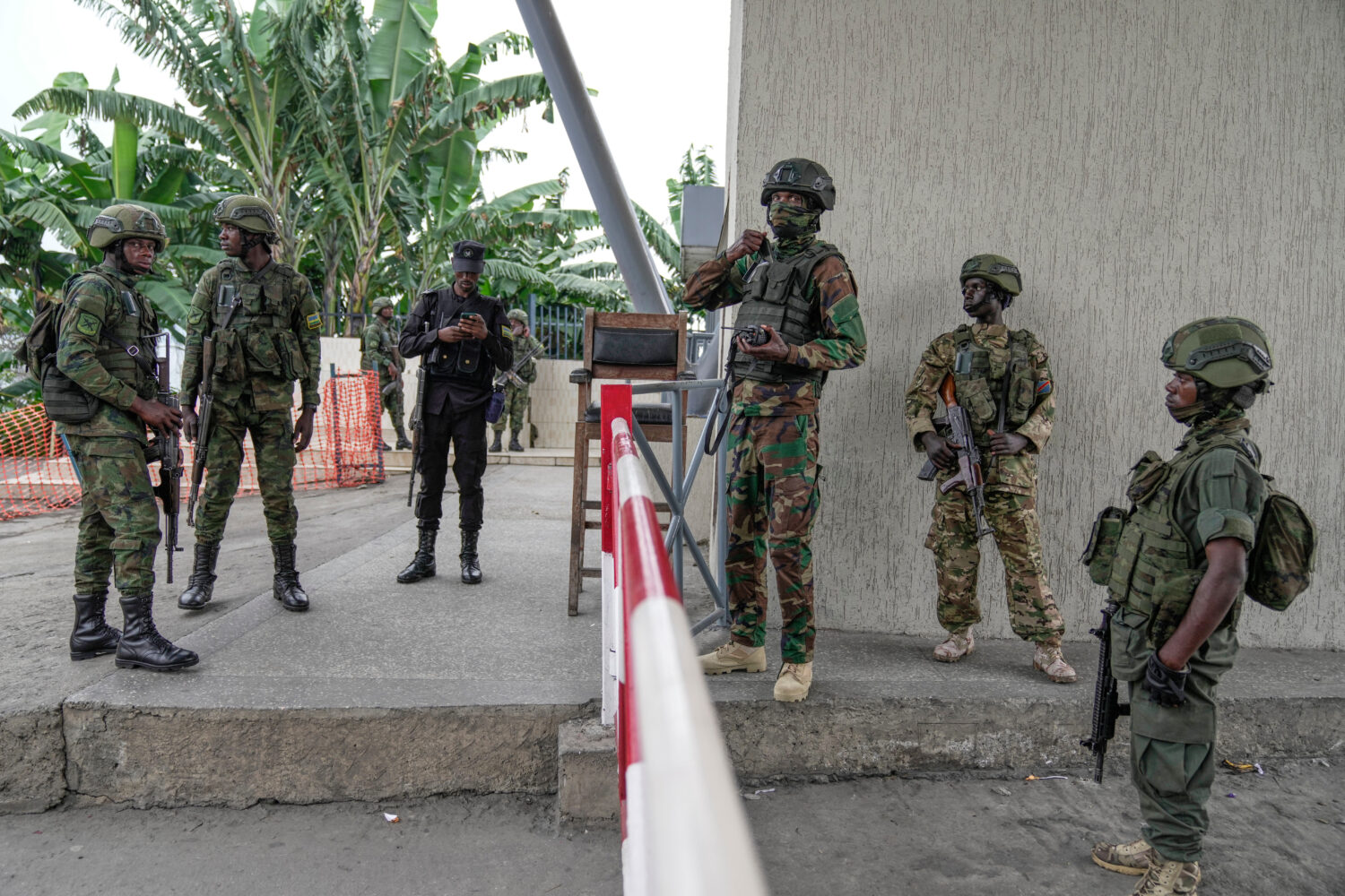 FILE - M23 rebels negotiate with Rwanda Army to release captured Romanian mercenaries to Rwanda Gov...