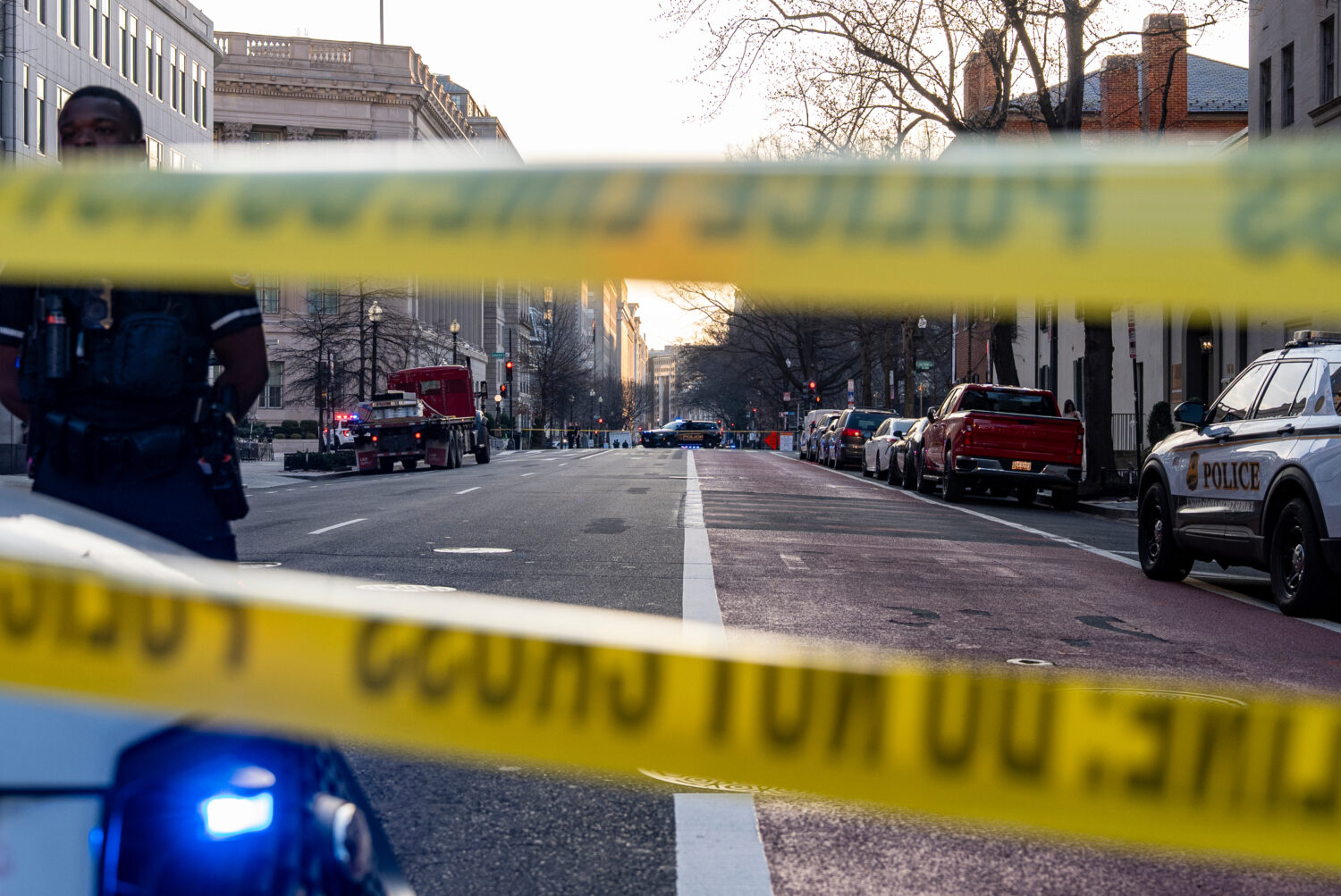 Washington Metropolitan Police Department officers block the streets around the White House as memb...