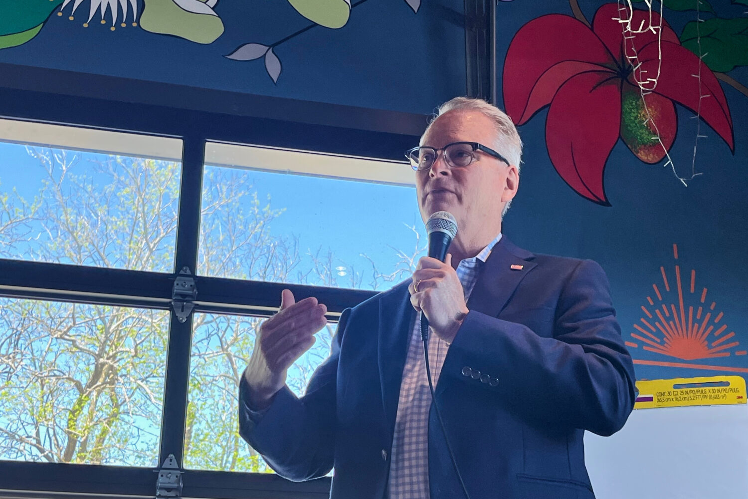 Adam Hamilton, a Methodist mega-church pastor from Kansas, talks to voters as he wraps up a U.S. Se...
