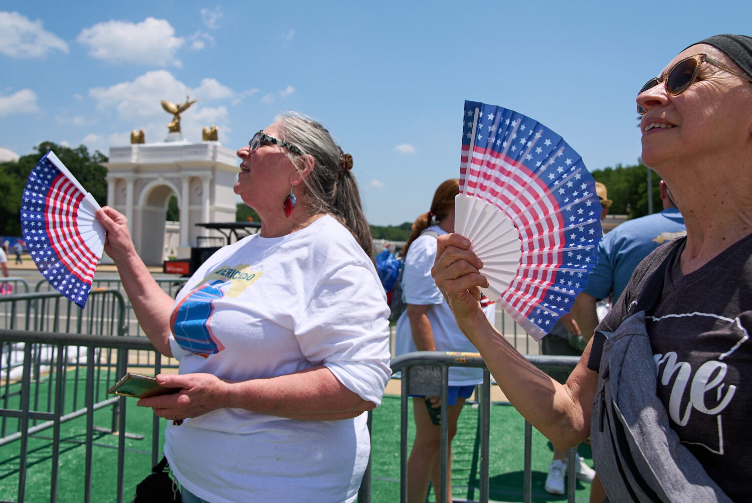 Mickelina Papotto, of Salem, Ore., left, and Lorie Odegaard, of Gaithersburg, Md., fan themselves w...
